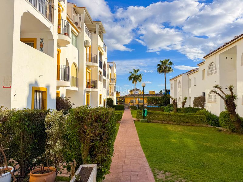 Foto 1b9cb4bb-7f45-4932-aee8-a674e44b7cc1. Apartament amb calefacció aparcament piscina a Nueva Atalaya Estepona