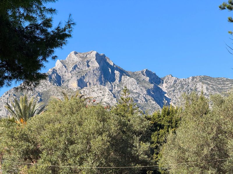 Foto c0e26281-ddf3-4b2b-a47b-ab37a6b8ef8b. Terreny residencial a Sierra Blanca Marbella