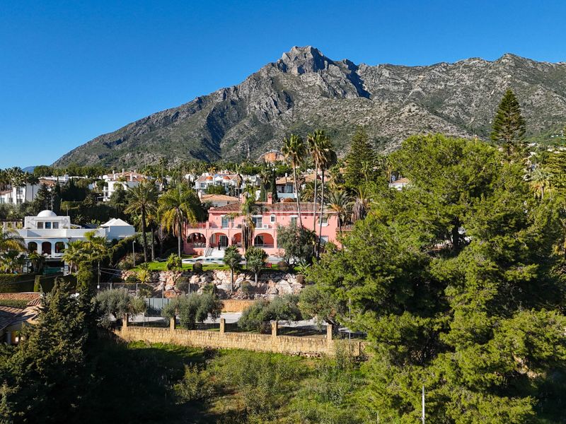 Foto a0de54fa-ee65-4586-ba2e-7215633d10ce. Terreny residencial a Sierra Blanca Marbella