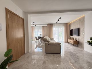 Ático en Zona Playa del Cura. Descubra este excepcional ático en el corazón de torrevieja, que