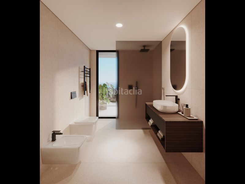 Foto 25613b5a-077b-42e1-b08d-49f99fb0cc16. Chalet esta villa exclusiva en Elviria combina arquitectura moderna con un entorno natural privilegiado, ofreciendo vistas despejadas al en Marbella