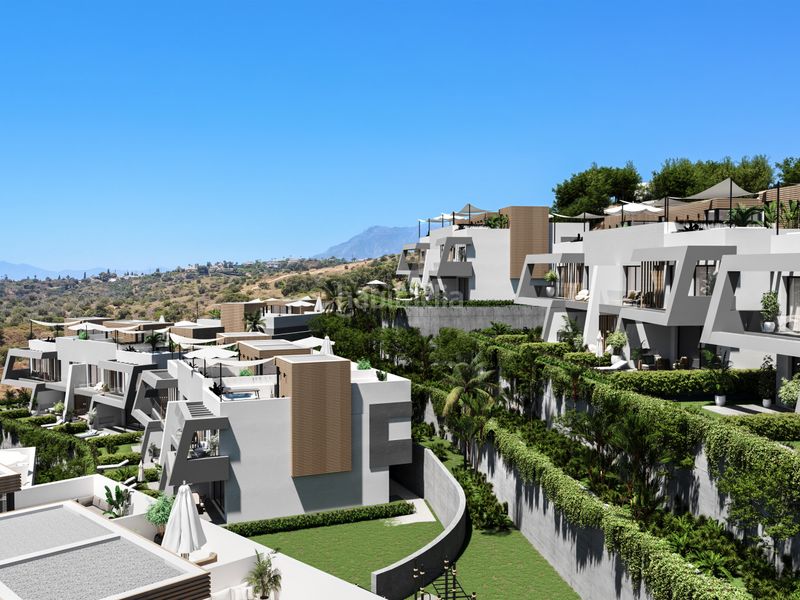 Foto 2e566091-fba8-4393-a4f9-ff214f6c02dd. Chalet esta villa exclusiva en Elviria combina arquitectura moderna con un entorno natural privilegiado, ofreciendo vistas despejadas al en Marbella