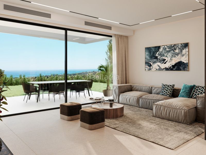 Foto 4fc85786-70c5-4d45-8fa9-a2e4017a3a4b. Chalet esta villa exclusiva en Elviria combina arquitectura moderna con un entorno natural privilegiado, ofreciendo vistas despejadas al en Marbella