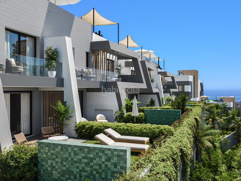 Foto cc83984d-19e5-49b2-b02e-7f95c5671147. Chalet esta villa exclusiva en Elviria combina arquitectura moderna con un entorno natural privilegiado, ofreciendo vistas despejadas al en Marbella