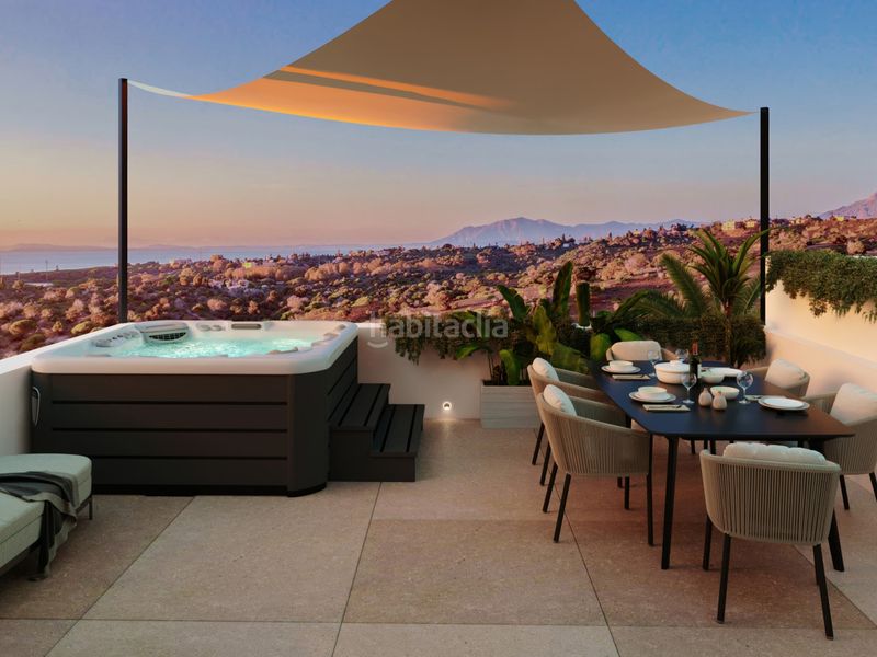 Foto d01594fb-9ad8-4916-a7c9-fa78bf854e46. Chalet esta villa exclusiva en Elviria combina arquitectura moderna con un entorno natural privilegiado, ofreciendo vistas despejadas al en Marbella