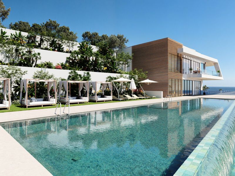 Foto d370f2dd-fe3e-4d05-94db-c0b2861d7a33. Chalet esta villa exclusiva en Elviria combina arquitectura moderna con un entorno natural privilegiado, ofreciendo vistas despejadas al en Marbella