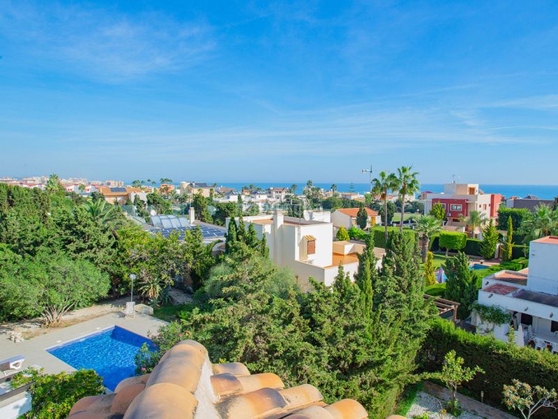 Foto be4236f1-ce39-4bbd-a5c0-b08f0c79cb45. Xalet amb aparcament piscina a Cañada del Molino Torrevieja