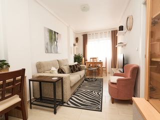 Apartment in El Molino. Este apartamento en torrevieja ofrece 72 m de espacio cómodo a s