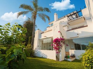 Ground floor in Río Real. Este apartamento en planta baja en los monteros, marbella, con a