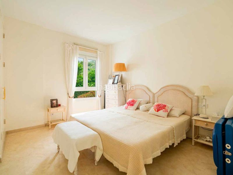 Foto 7db7a6d2-57e5-4a5f-9e72-8a2261be8446. Planta baixa amb calefacció aparcament piscina a Marbella