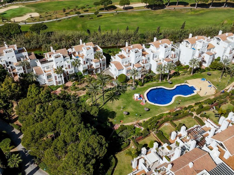 Foto 926e3a64-3ebb-4698-8442-c0ac58771333. Planta baixa amb calefacció aparcament piscina a Marbella