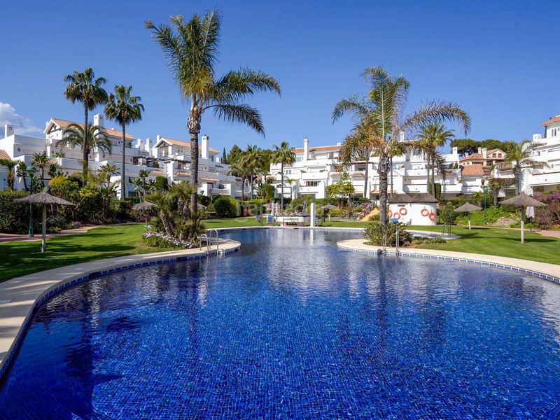 Foto e754ff31-0549-4152-a18c-f6b448979f48. Planta baixa amb calefacció aparcament piscina a Marbella
