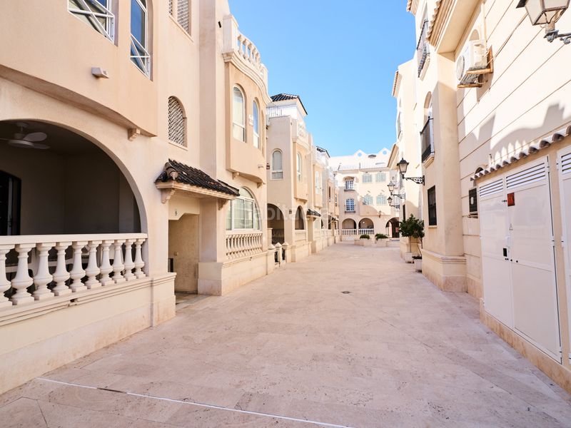 Foto 2a434d21-785f-42ff-9362-deb7fc3cd0c7. Apartament amb calefacció aparcament piscina a Zona los Frutales Torrevieja