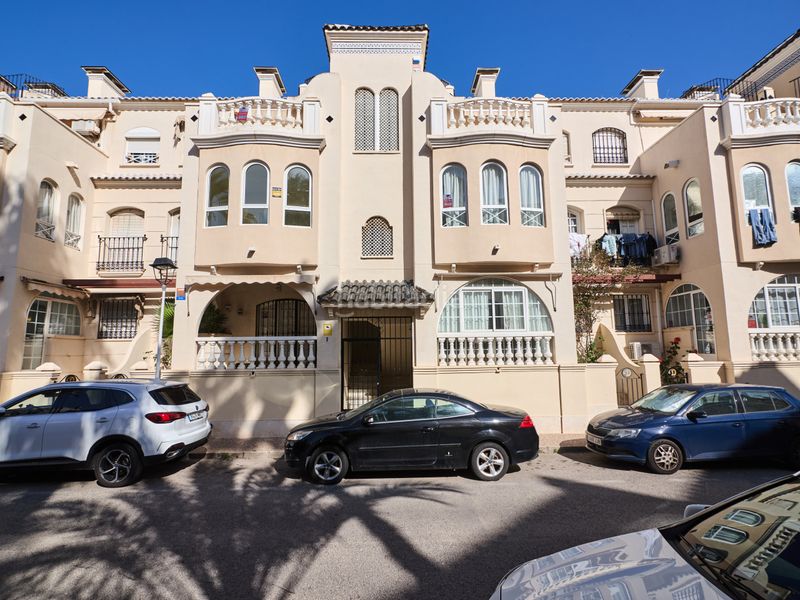 Foto 46e84626-3475-4f6b-9ea5-c3f209a56aa1. Apartament amb calefacció aparcament piscina a Zona los Frutales Torrevieja