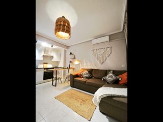 Studio in El Molino. Este estudio luminoso en torrevieja, ubicado en la cuarta planta