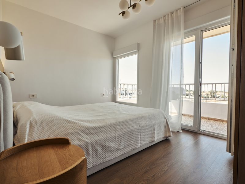 Foto 2dec858f-8f5b-4d42-8fdb-203d87343466. Apartament amb calefacció aparcament piscina a Punta Prima Torrevieja