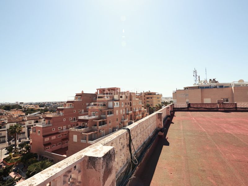 Foto 4863bdae-2f5f-40d3-adbf-a23d0e94658a. Apartament amb calefacció aparcament piscina a Punta Prima Torrevieja