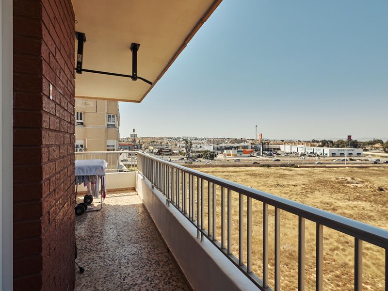 Foto 54a0b347-0419-43cd-9be5-773a9322268e. Apartament amb calefacció aparcament piscina a Punta Prima Torrevieja