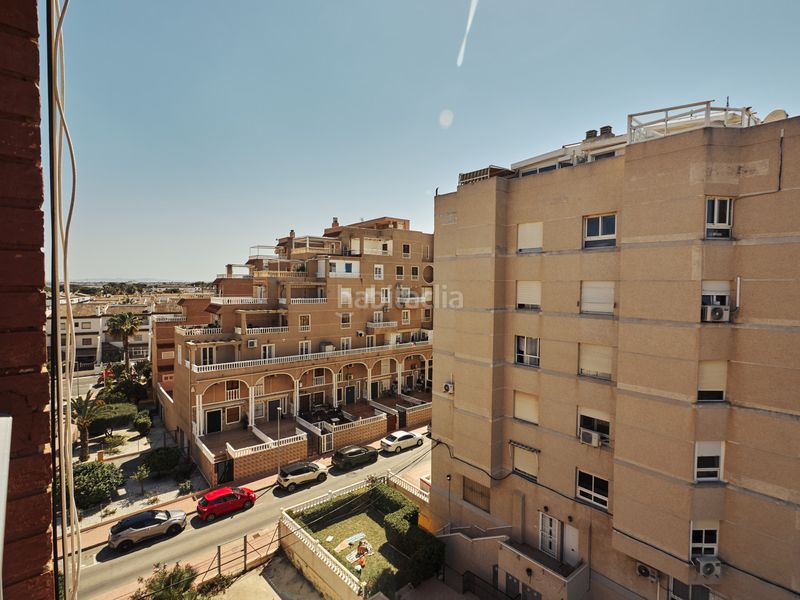 Foto 62ed8894-ef61-4b86-868c-ea8344a18db2. Apartament amb calefacció aparcament piscina a Punta Prima Torrevieja