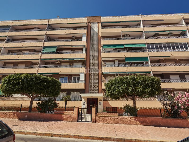 Foto 957a1acc-0111-47a1-aa35-aad0fb43569e. Apartament amb calefacció aparcament piscina a Punta Prima Torrevieja