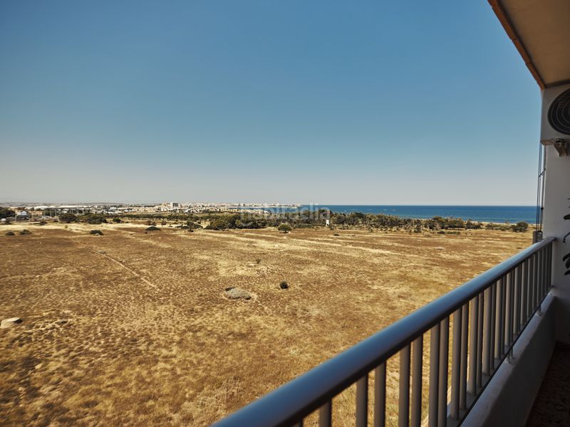Foto 9ecf90b5-a52a-41a0-98bc-d6aca9f79758. Apartament amb calefacció aparcament piscina a Punta Prima Torrevieja