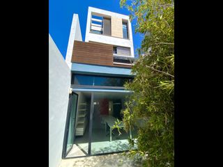 Casa adossada a Almoradí. Esta extraordinaria casa diseñada por un arquitecto combina de m