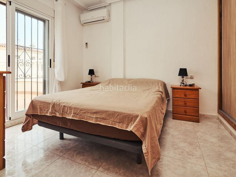 Foto 15563842-f902-4067-afb8-dd8108a9dfa0. Casa adossada amb calefacció aparcament piscina a Torrevieja