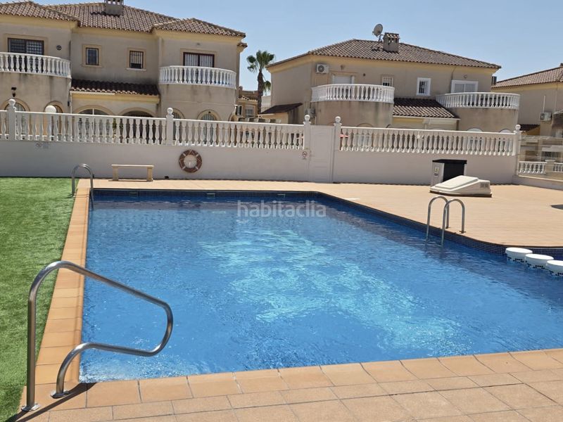 Foto 42b8cc4b-c552-4fad-8565-79f777135620. Casa adossada amb calefacció aparcament piscina a Torrevieja