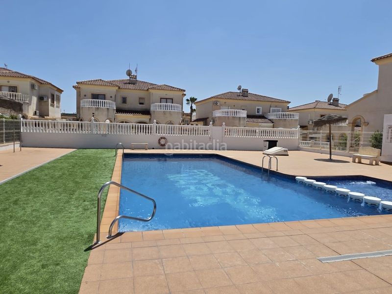 Foto fda37d0c-0616-433f-af4c-f013195975f8. Casa adossada amb calefacció aparcament piscina a Torrevieja