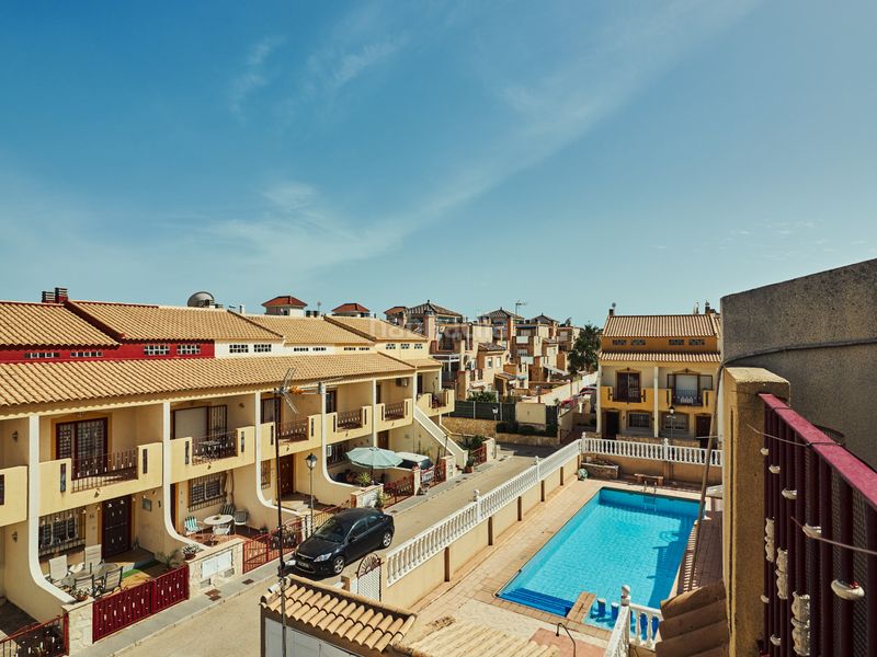 Foto 1a4d1a9b-cb0a-4d32-a1f7-6ed686b3b07f. Casa adossada amb calefacció aparcament piscina a Orihuela