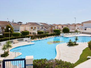 Apartament a Cañada del Molino. Este piso en torrevieja, ubicado en la urbanización parque mar 4