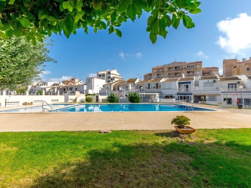 Foto a19e3317-7035-45ca-9000-7d0e101520cb. Casa adossada amb calefacció piscina a nueva Torrevieja Torrevieja
