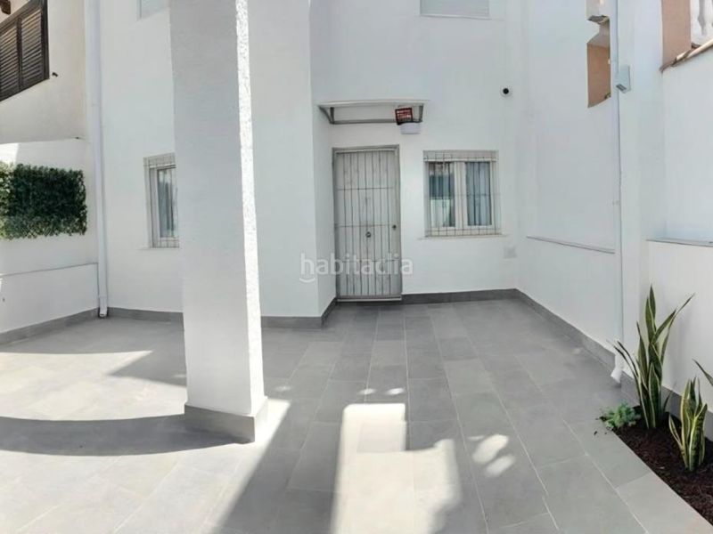 Foto c9370f8b-fe0a-466b-ad01-1a4698f78506. Casa adossada amb calefacció piscina a nueva Torrevieja Torrevieja