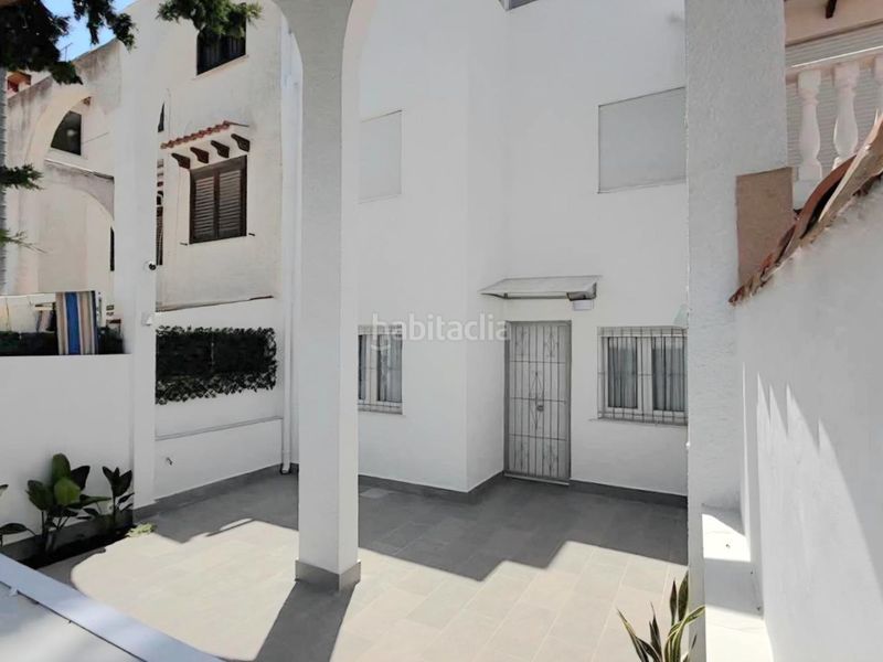 Foto e84e9729-2fff-4268-ae34-a0d2f73a4711. Casa adossada amb calefacció piscina a nueva Torrevieja Torrevieja