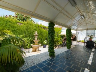 Ático en Pueblo Latino. Ofrecemos una casa adosada de dos plantas de 70 m en una zona tr