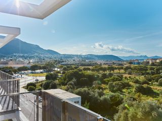Penthouse in Centro Urbano. Este moderno ático en denia ofrece impresionantes vistas a la mo