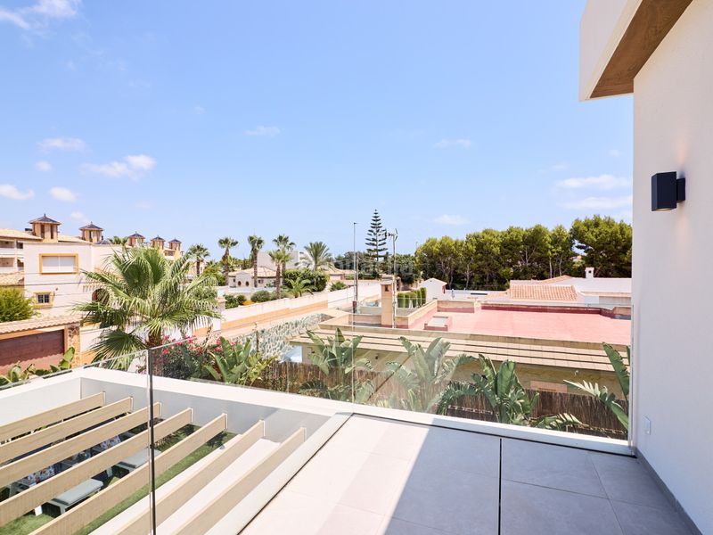 Foto aa9c5d6f-e033-497c-ade0-3983418d90d1. Xalet amb calefacció aparcament piscina a Lomas de Cabo Roig - Los Dolses Orihuela