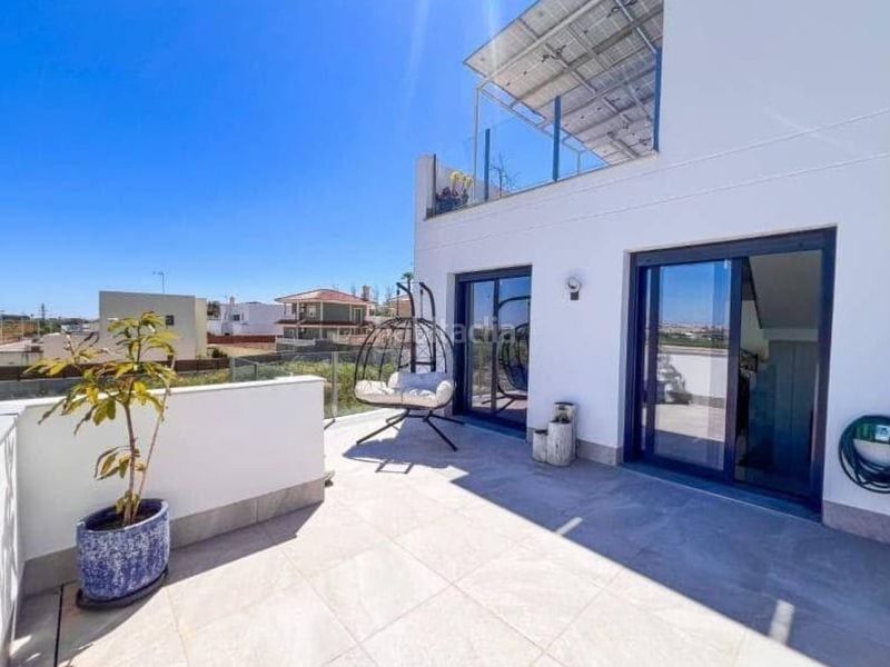 Foto 5a81dc27-3cdc-4d0e-a1b1-f4b72235f594. Casa amb calefacció aparcament piscina a Los Balcones-Los Altos Torrevieja