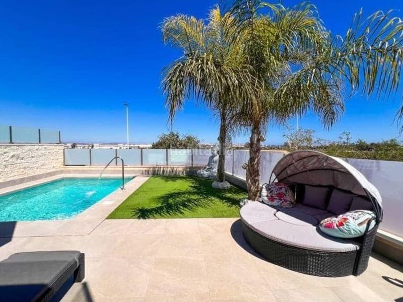 Foto e1bc96ef-b643-481f-96c0-6e1e3c1d08af. Casa amb calefacció aparcament piscina a Los Balcones-Los Altos Torrevieja