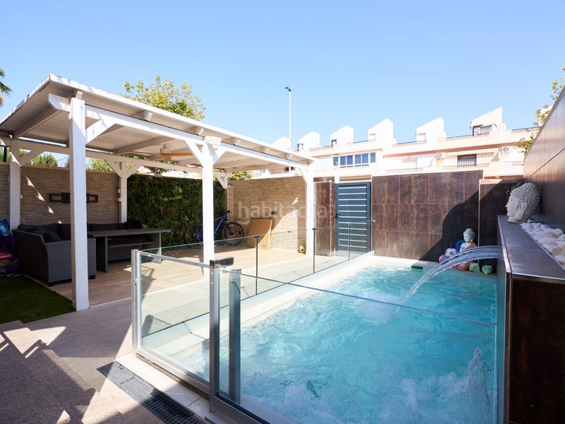 Foto 608d0a80-77a1-4a50-b05a-53f1127f3c76. Casa adossada amb calefacció piscina a Parque Acuático - Sector 25 Torrevieja