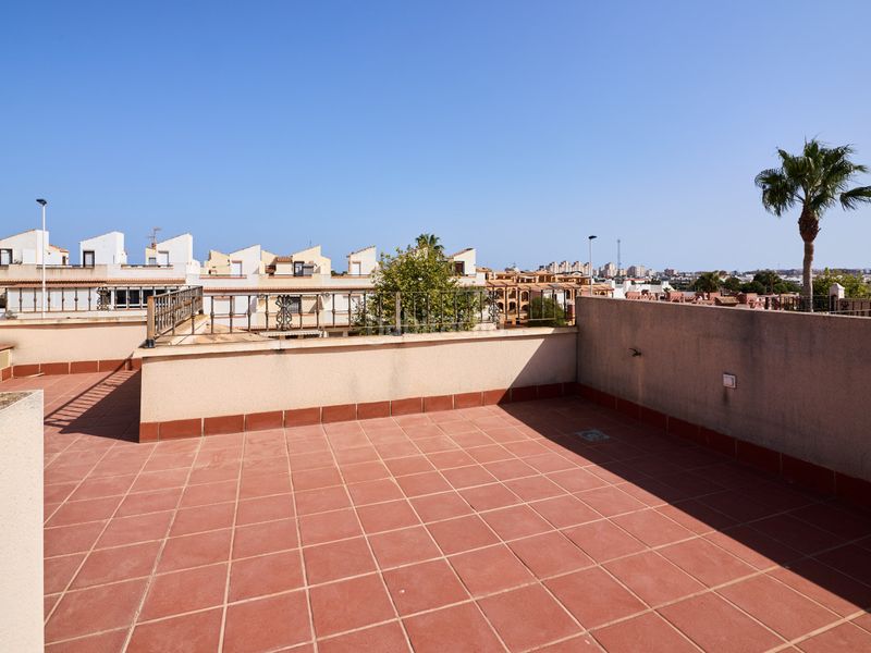 Foto 9b0a7a19-7f43-452f-b13b-30370a801477. Casa adossada amb calefacció piscina a Parque Acuático - Sector 25 Torrevieja