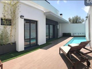 Chalet in Lomas de Cabo Roig - Los Dolses. Esta villa independiente en lomas de cabo roig destaca por su pi