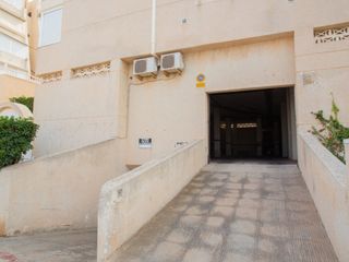 Aparcament cotxe a Cabo Cervera. Se ofrece plaza de garaje doble en torrelamata, ubicada cerca de