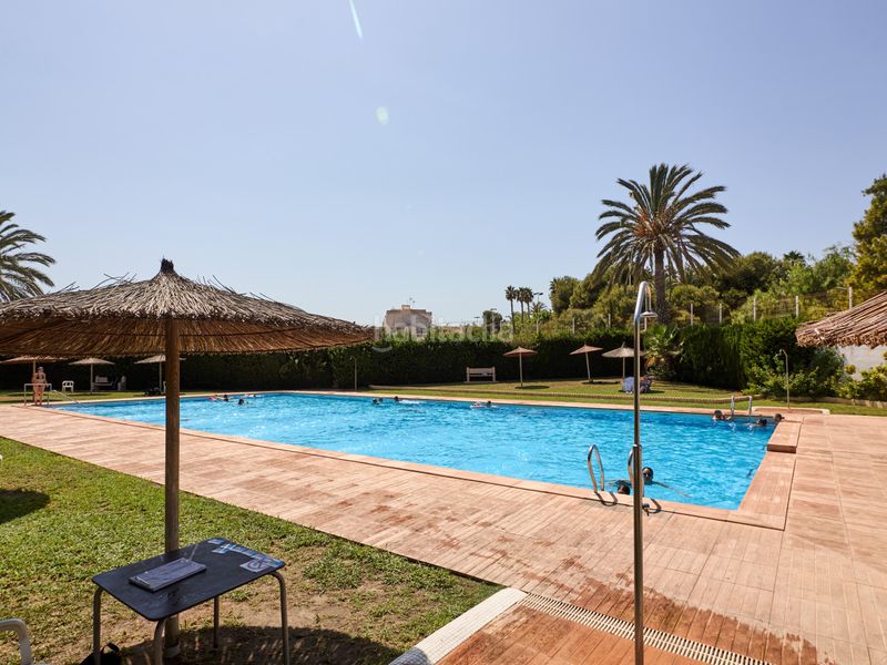 Foto 13083a05-5a32-4e9c-b0ca-56d646ca5a94. Casa adossada amb calefacció piscina a nueva Torrevieja Torrevieja