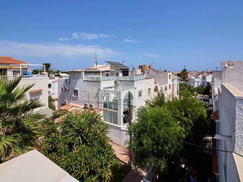 Foto 1f7a75a9-5d95-4f23-a19e-fa222dbcd883. Casa adossada amb calefacció piscina a nueva Torrevieja Torrevieja