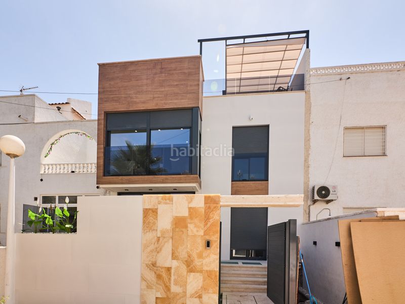 Foto ac3d2e51-45ff-44a4-b7c9-ed5120e5b1b0. Casa adossada amb calefacció piscina a nueva Torrevieja Torrevieja