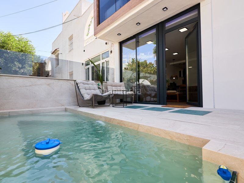 Foto d82164fa-7b4a-4102-bd02-984fa6b3f83c. Casa adossada amb calefacció piscina a nueva Torrevieja Torrevieja