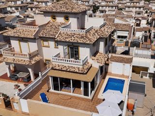 Xalet a Lomas de Cabo Roig - Los Dolses. La casa adosada en lomas de cabo roig ofrece un espacio ideal co