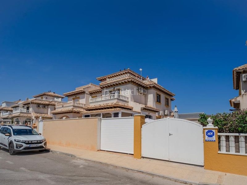 Foto a32bab78-fe0f-443d-b4ba-1cd8f2733200. Xalet amb calefacció piscina a Lomas de Cabo Roig - Los Dolses Orihuela