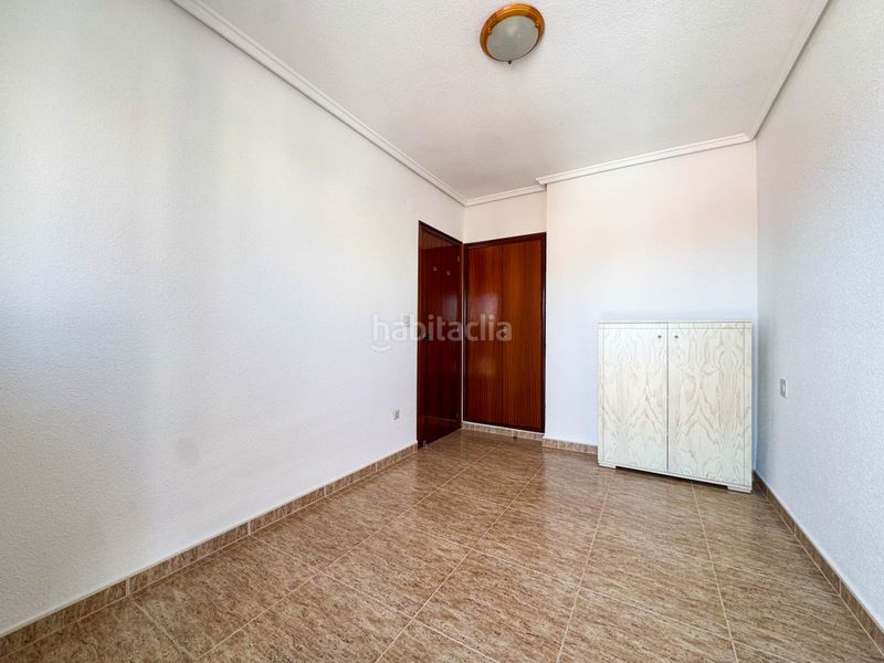 Foto 712ff675-e1dc-4907-9c4a-750d7cf00972. Apartament amb calefacció aparcament piscina a Los Europeos Torrevieja